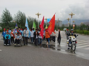 2014年迎州庆“健康—我的梦想”为主题德令哈地区残疾人户外徒步活动